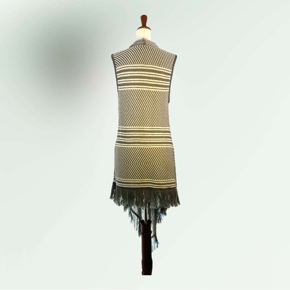 Grey Chevron Fringed Knitted Duster, OS NWOT! - Picture 3 of 9